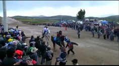 Divák sa počas dostihov zrazil s koňom. Neprežil