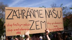 V Bratislave protestujú za lepšiu klímu, chcú aj ukončenie živočíšnej výroby