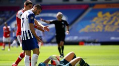 VIDEO: Arsenal vkročil do reštartu sezóny prehrou, prišiel o zraneného gólmana Lena