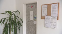 Kým lekári v nemocniciach sa pomoci dočkali, ich kolegovia z ambulancií hrozia kolapsom