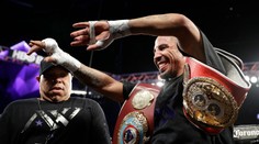 Ward sa v najočakávanejšom dueli roka stal novým šampiónom poloťažkej váhy