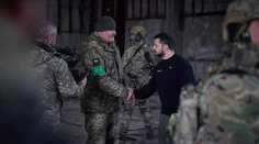 Zelenskyj okrem frontovej línie pri Bachmute navštívil aj Charkov, ocenil hrdinstvo tamojších obyvateľov