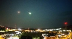 VIDEO: Úchvatný úkaz na oblohe kúsok od Slovenska, explodoval extrémne jasný bolid