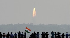 Indická raketa vyniesla na obežnú dráhu Zeme rekordných 104 družíc