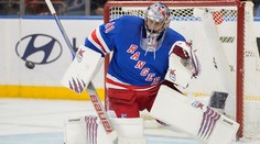 Chýba mu päť výhier, aby dosiahol krásnu métu. Dostane Halák v NHL novú zmluvu?