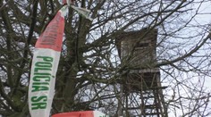 Rozruch neďaleko Prievidze. Na poľovníckom posede našli postreleného muža (65)