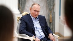 Vladimir Putin dostal druhú dávku vakcíny. Ľuďom, ktorí stále váhajú s očkovaním, poslal odkaz