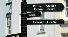 Britské mesto geniálne upozornilo na zamorenie žuvačkami