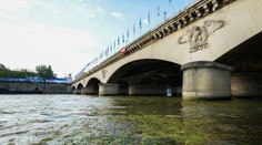 Problémy v Paríži. Pre nepriaznivú kvalitu vody v Seine presunuli preteky triatlonistov