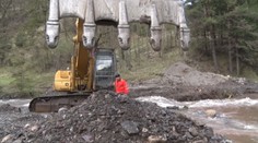 Čertovica je stále neprejazdná, stavbu pontónového mosta odložili