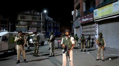 V Kašmíre zaviedli zákaz vychádzania. Zablokovali internet aj mobilné siete