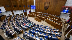Nový prieskum: Smer dýcha na chrbát progresívcom, do parlamentu by sa dostalo osem strán