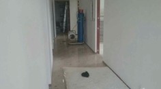 Prespával vo firme, pretože nemal kde bývať. Ráno ho našli mŕtveho