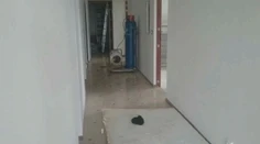 Prespával vo firme, pretože nemal kde bývať. Ráno ho našli mŕtveho