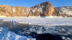 Autobus s turistami zmizol pod ľadom. Tragédia si vyžiadala sedem životov