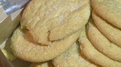 Tínedžeri ponúkali v škole sušienky „zo záhrobia“. Neuveríte, čo do nich pridali