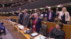 Brexit sa stane realitou už o niekoľko hodín. Britskí europoslanci naposledy porušili pravidlá