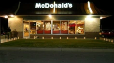 Americký senátor vyzval McDonald’s, aby zvýšil minimálnu mzdu tak ako Amazon