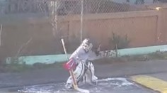 Brankár z kaluže, ktorého príbeh obletel internet, je bližšie k splneniu sna