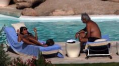 Vzhľad nie je všetko. Tieto známe krásky ľúbia aj menej fešných mužov