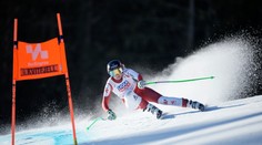 Rakúšanka Hütterová predviedla v zjazde skvelý výkon a tešila sa z triumfu. Priblížili sa jej len tri súperky