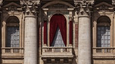 Rozhodnutie, ktoré jednému z kardinálov zmenilo život. Čo robil nový pápež v prvé minúty po zvolení?