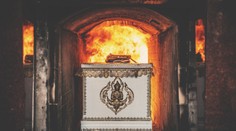 Rodina sa plánovala rozlúčiť so seniorkou. Tesne pred kremáciou sa prebrala a začala plakať s nimi