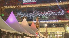 Vianoce konečne bez obmedzení. Sviatočnou atmosférou dýchajú námestia veľkých metropol aj malých miest