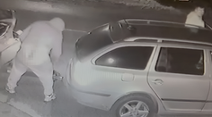 Polícia stále pátra po zlodejovi, ktorému povolila guma na teplákoch. Okradnutú rodinu dojala solidarita ľudí