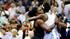 Serena Williamsová v sesterskom štvrťfinále zdolala Venus