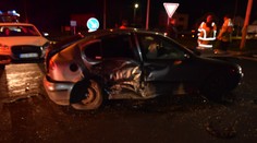 Mladý vodič nedal prednosť a narazil do protiidúceho vozidla. S ťažkými zraneniami skončilo 8-mesačné dieťa