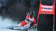 Riskantná jazda sa jej vyplatila, obrovský slalom ovládla Camille Rastová. Shiffrinová ostala mimo pódia