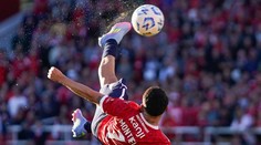 VIDEO: Nožničky spoza šestnástky, azda ešte krajší však strelila žena. Pozrite si góly roka 2025 podľa FIFA