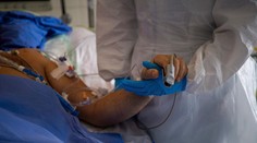 Britský imunológ o omikrone: Toto nie je tá istá choroba, ktorú sme zažívali pred rokom