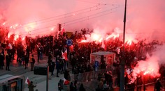 Video: Polícia zatkla v Poľsku počas zakázaného pochodu na Deň nezávislosti 36 ľudí
