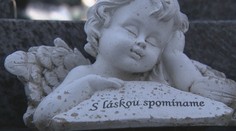 Ako sa rozprávať s deťmi o smrti? Odborníčka prezradila, či je vhodné ich zobrať na pohreb