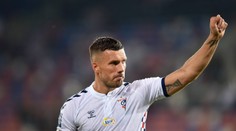 VIDEO: Legendárny nemecký búrlivák dostal červenú kartu vo vlastnom charitatívnom zápase