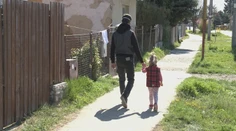 Mladého muža nepustili do obchodu s dieťaťom. Dôvodom bolo odporúčanie hygienikov