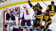 VIDEO: Pittsburgh v prestrelke ukončil sériu Capitals, Malkin s hetrikom