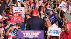 Americký prezident Biden telefonoval s Trumpom. Vracia sa do Washingtonu