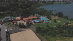 Krásny výhľad, športoviská, bazény a grilované špeciality. Koľko zaplatí rodina na kúpalisku nad Zvolenom?