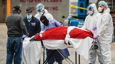 Denná bilancia koronavírusu v USA dramaticky stúpla, po poklese hlásia rekordný počet obetí