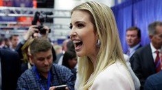 Muža, ktorý skúmal podmienky v továrni vyrábajúcej pre Trumpovú, zadržali