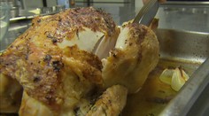 Jeme menej hydinového mäsa