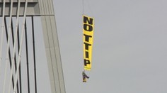 Vyliezol na bratislavské UFO, aby vyjadril nesúhlas