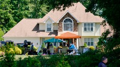 FOTO: Súkromný večierok sa premenil na krvavú drámu. Po streľbe hlásia dvoch mŕtvych a 12 zranených