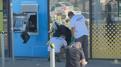 Zostala len diera. Zlodeji opäť zaútočili na bankomat, tentoraz na juhozápade Slovenska