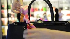 3 skvelé tipy, ako zo starej kabelky urobiť štýlový kúsok