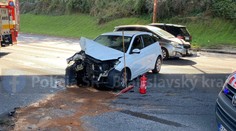 Tragická nehoda v Bratislave. Po náraze do stĺpa zahynula jedna osoba, druhá sa ťažko zranila
