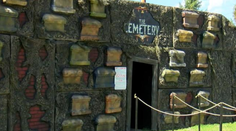 Pracovník domu hrôzy chcel vystrašiť chlapca. Bodol ho do nohy v domnienke, že ide o atrapu noža